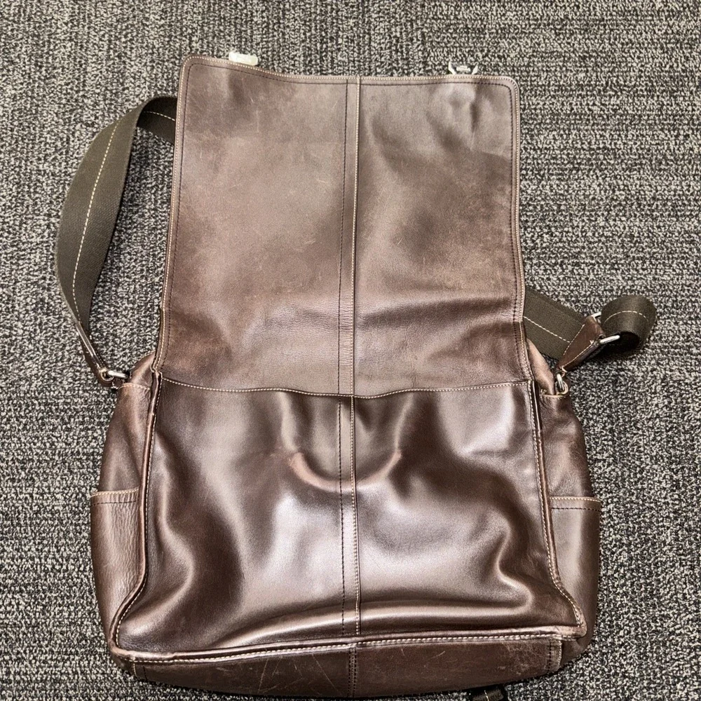 Coach Leatherware Messenger Crossbody Dark Brown Laptop Bag X